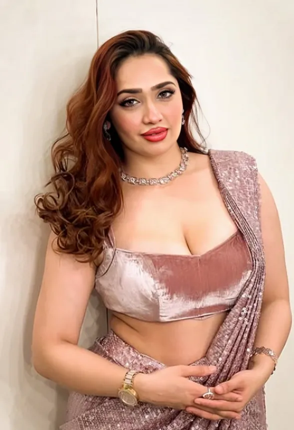 Aditi Mistry Teasing with Deep Cleavage, Cameltoe & Big Ass and Pouring Ice Cream in Cleavage on Live ~ App Content