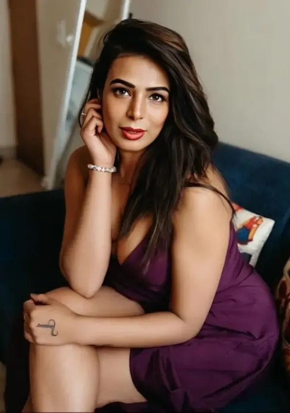 Beautiful Hot Girl Topless Boobs Visible Through Saree in Premium Photoshoot