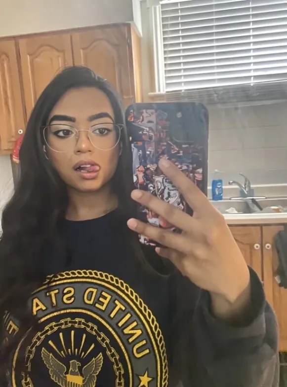 British Indian NRI Office Girlfriend Naughty Busty Full Nude Mirror Selfie Pics