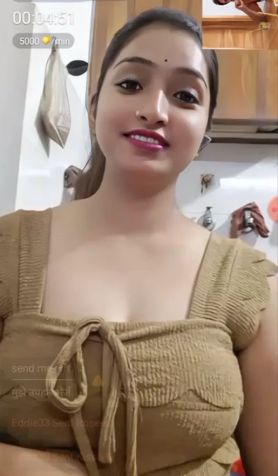 Desi Chamet Twerking Big Boobs and Big Ass in Horny Moves Watch Her Juicy Body