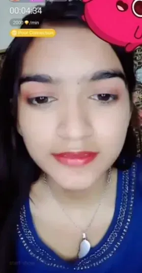 Desi girl Zoya Jaan show her boobs and chat with fam on live stream