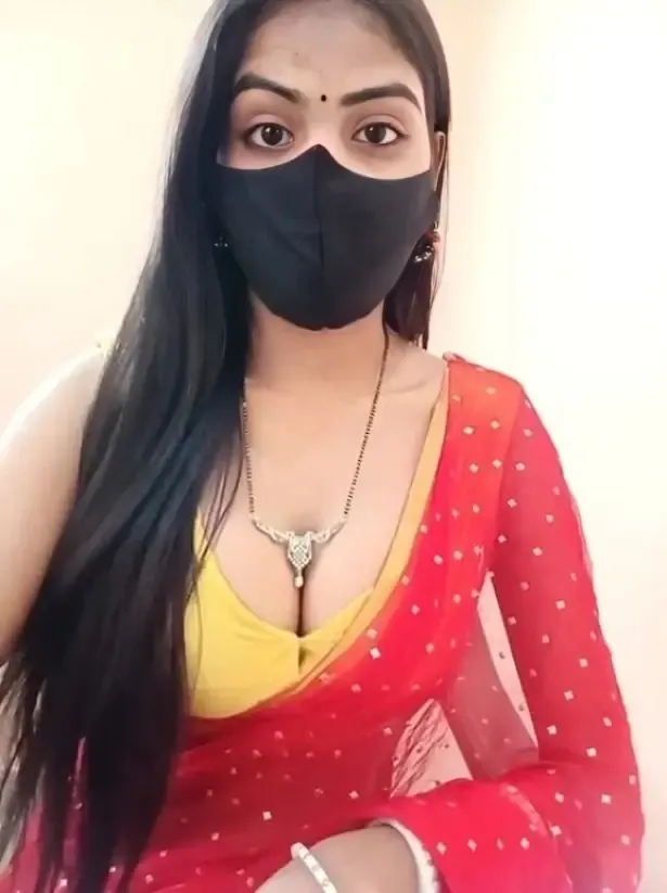 Desi hot beautiful bhabhi teasing in pink saree and showing her boobs and pressing them