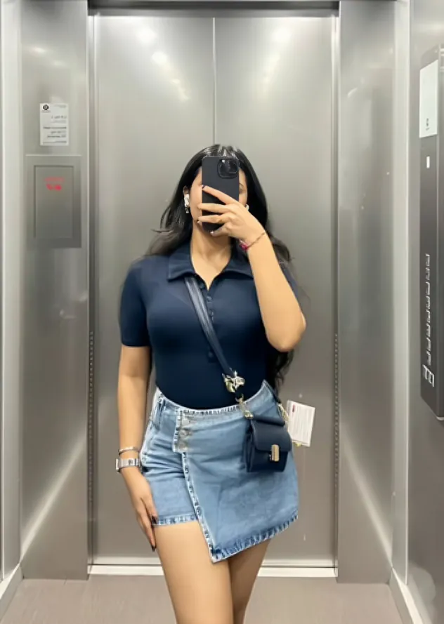 Desi Sexy Figure Girl Smriti Jain Shamy Laura aka Hiddenlust Giving Hard Blowjob And Hard Fucked By Her Boyfriend In Hotel Room