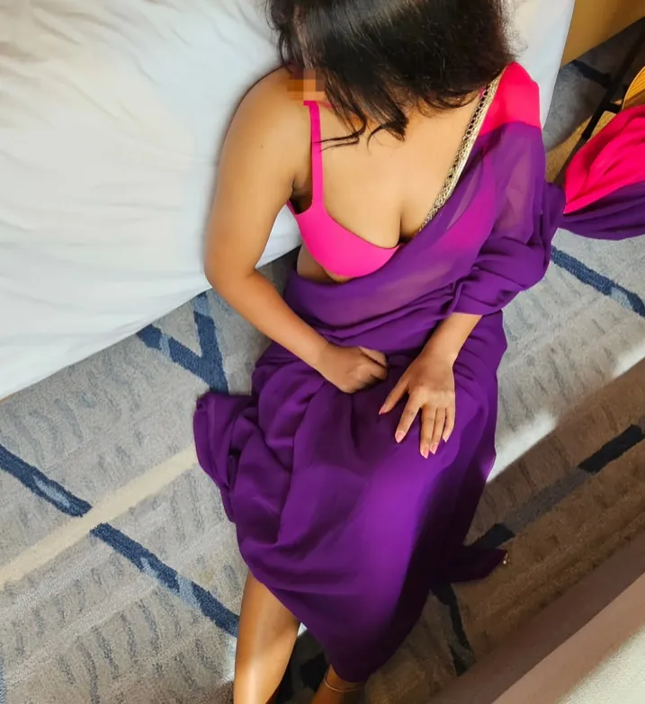 Desi Sexy Webcam Model Ritukab​ Aka LushRitu Rubbing Her Pussy Hard By Vibrator Fully Nude On Live Stream