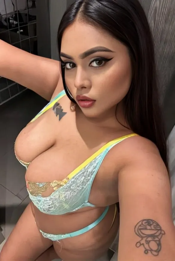 Famous Chubby Model Oasi Das Showing Her Huge Boobs And Rubbing Her Fatty Pussy With Moaning