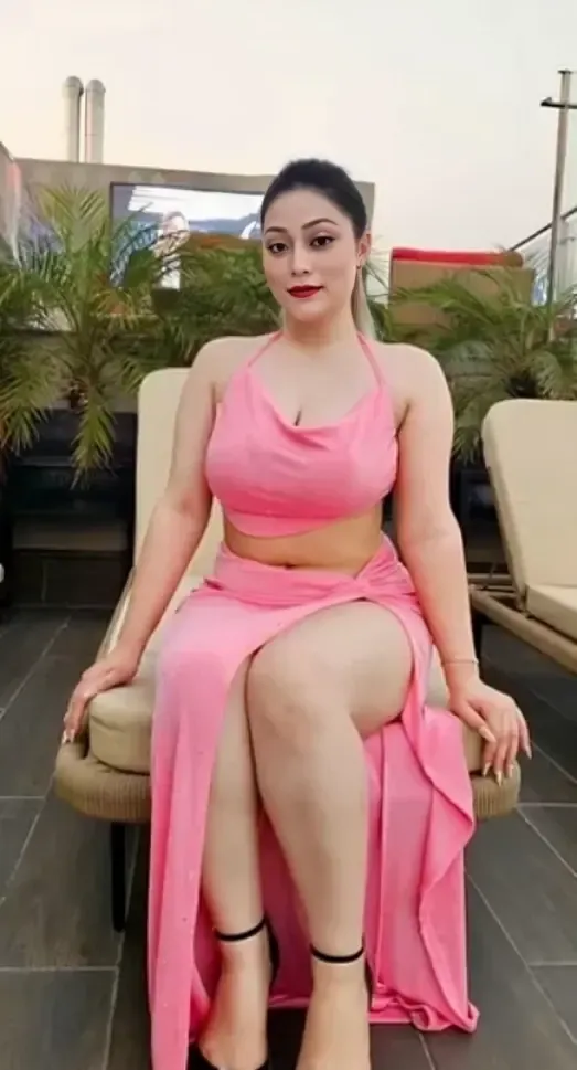 Famous Hot Model Anamika Desai Showing Her Boobs And Twerking Her With Horny Moves Clip