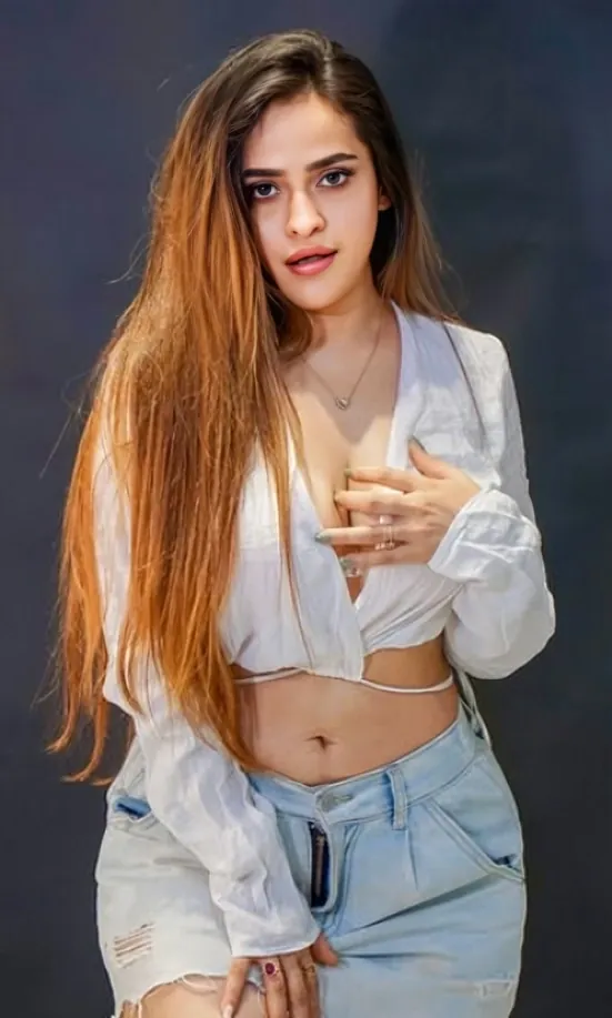 Famous Most Sexy Model Prajakta Dusane Showing Her Boobs And Pressing Them Private Leaked Clip