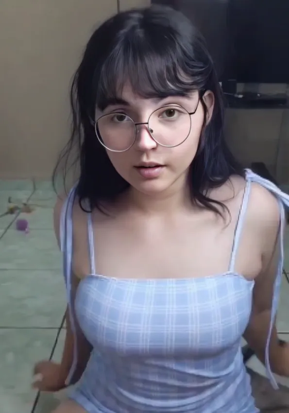 Horny Cute Sexy Girl Showing Her Big Boobs And Giving Hard Blowjob To Her Boyfriend Leaked Clip