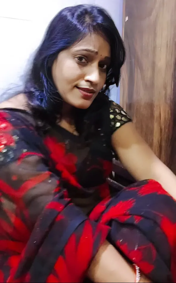 Horny Desi Telugu Bhabhi Hema Naveen Naidu Teasing In Saree And Stripping Fully Nude With Horny Moves
