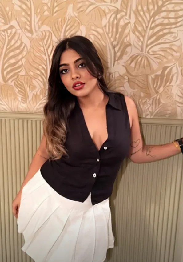 Horny Famous Model Charvi Bhatt Gamer Roleplay And Playing Her Pussy With Dildo Fully Nude