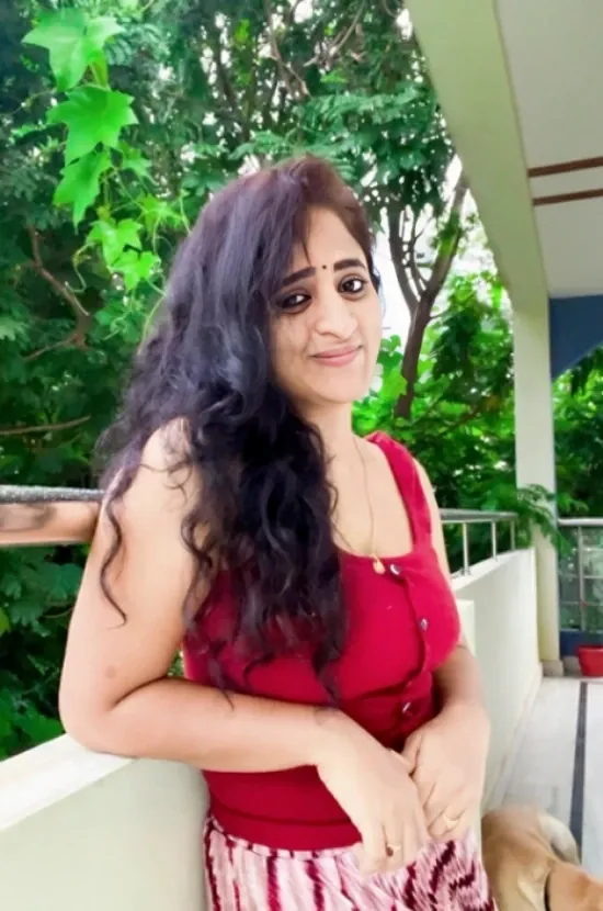Hot Desi Bhabhi Sujatha Simhadri Live Webcam Blouse Change and seducing