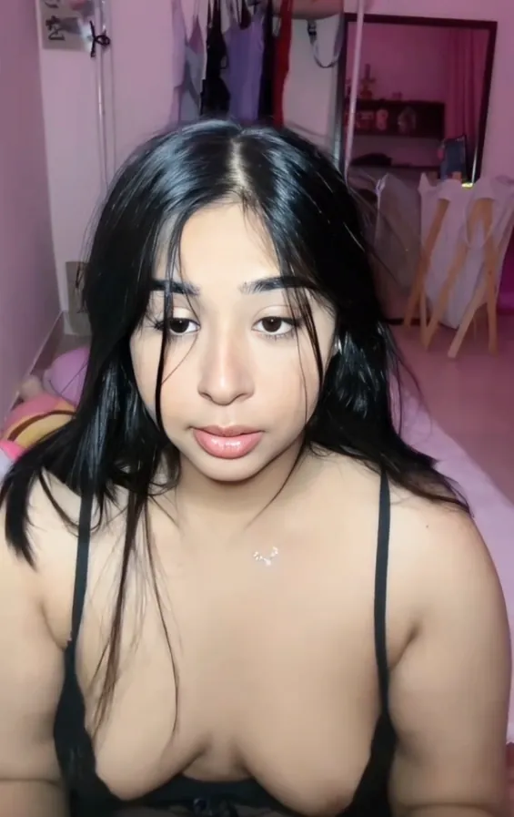 Natasha Accidentally Shows Nipples on Tango Live ~ with Face