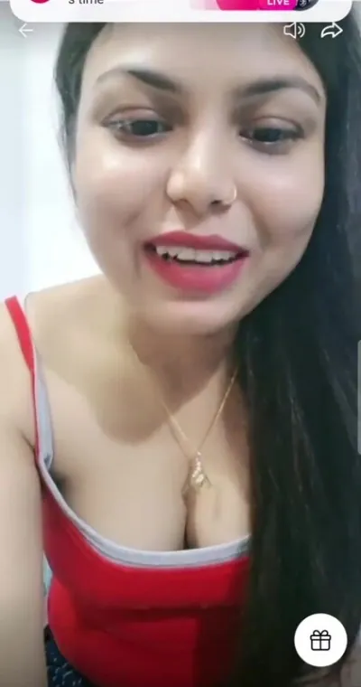 OLIVIA Showing Boobs, Pussy & Ass and Fingering on 121 Tango Live ~ with Face