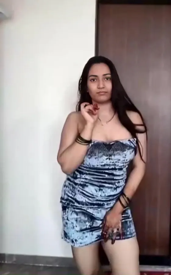 YoursHotty Desi Girl Strips Fingers Herself and Dances Naked on StripChat Show