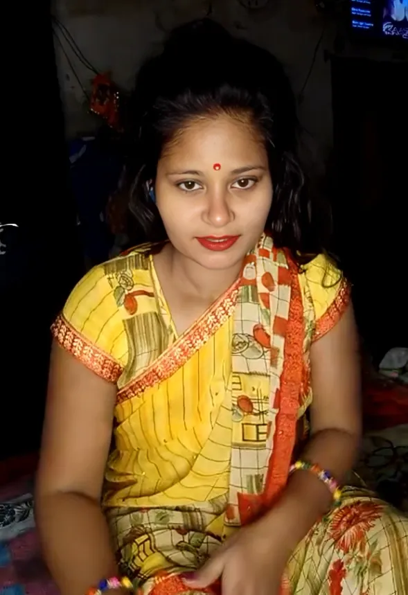 Bhabhi in Saree Stripping Off Her Panty Showing Super Wet Pussy Closeup Fingering