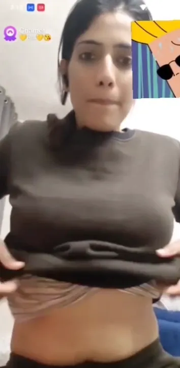 Chamet Queen Riu Giving a Boob Show and Licks Her Own Nipples to Her Fans