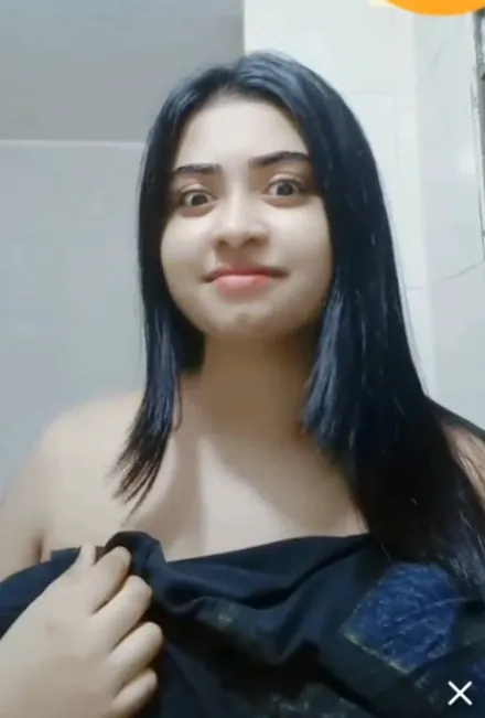 Cute Bangla Girl Goes Fully Nude on Video Call, Giggling and Flashing Her Boobs and Pussy