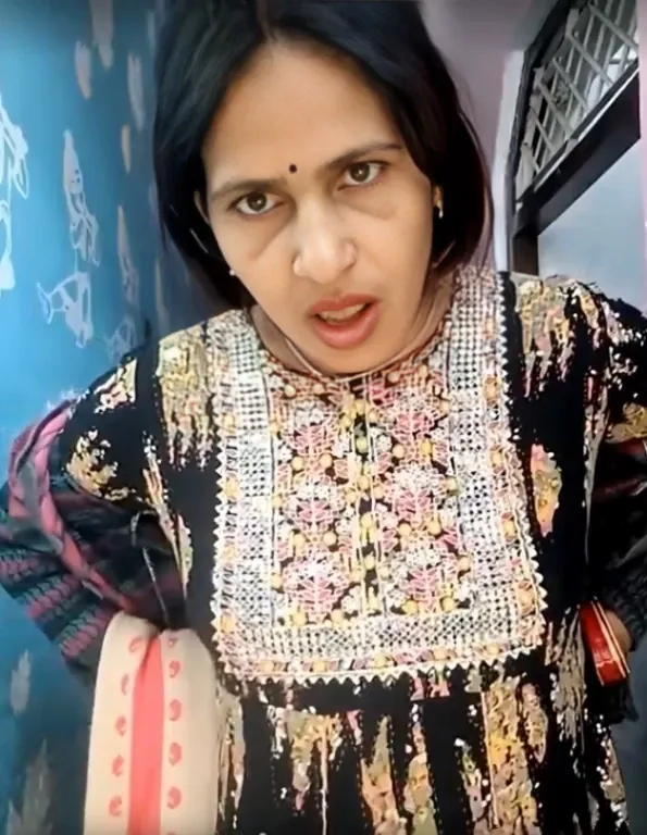 Dehati Bhabhi MMS Video Nude Tease with Boob Press and Ass Show