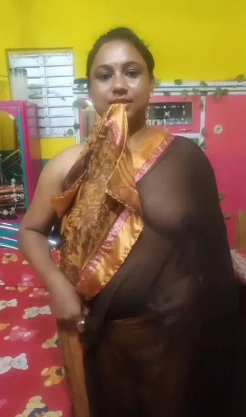 Desi Bhabhi Changing Clothes Big Boobs Visible Through Transparent Saree