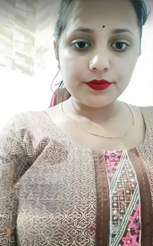 Desi Bhabhi Flashes Her Huge Boobs on Live Stream