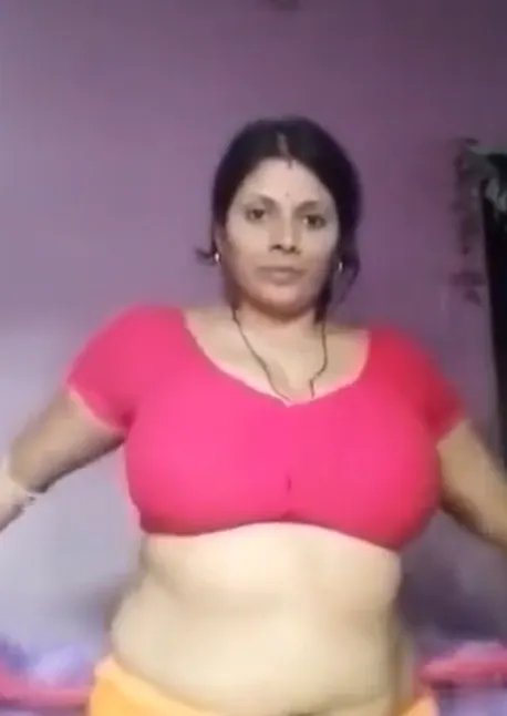 Desi Bhabhi Strips Her Saree Shows Big Tanker Boobs Juicy Pussy Thick Ass
