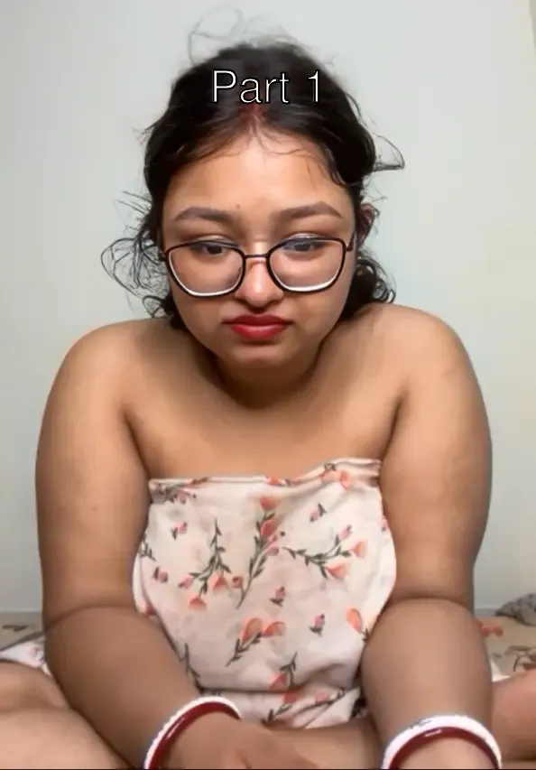 Desi Bhabhi with Massive Tits Fingering and Licking Her Wet Pussy in Live HD Show – Part 1