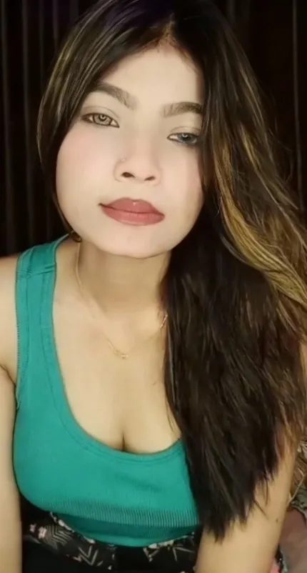 Desi Chamet Girl Nude Cam Show Spreading Pink Pussy Lips and Rubbing her Clit