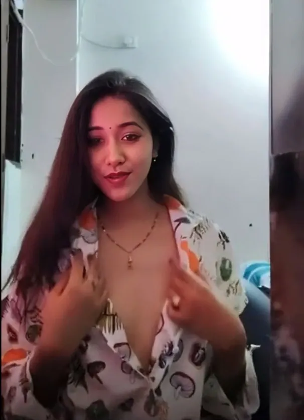Desi Girl Goes Nude Fully Topless on Tango Live Teasing Her Boobs for All to See