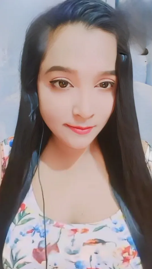 Horny Desi Girlfriend Teases with Fat Boobs & Tight Pussy, Gives a Sneak Peek of Her Wet Lips