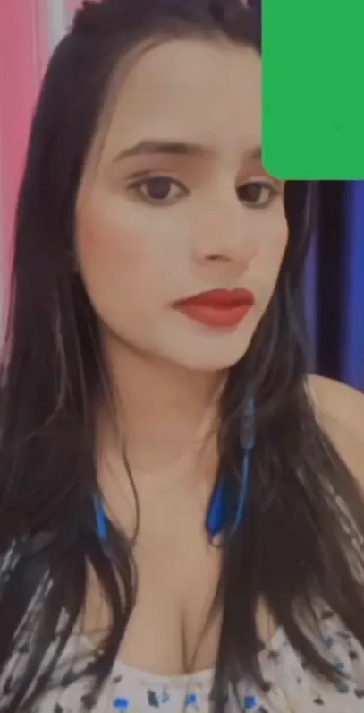 Horny Indian Babe Shows Her Boobs & Fingers Her Wet Pussy Until She Cums Live