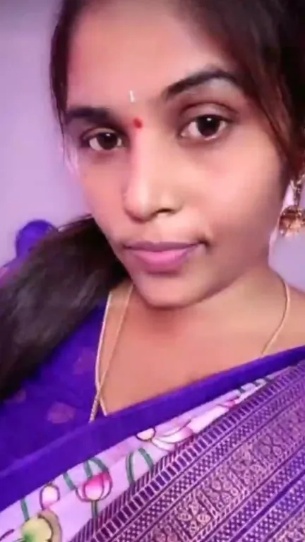 Horny Telugu Aunty Shows Her Huge Boobs & Face in Live Tango Sex Chat