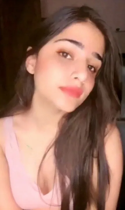 Hot Insta Model Viral Video Fully Nude, Squeezing Her Boobs and Rubbing Her Wet Pussy