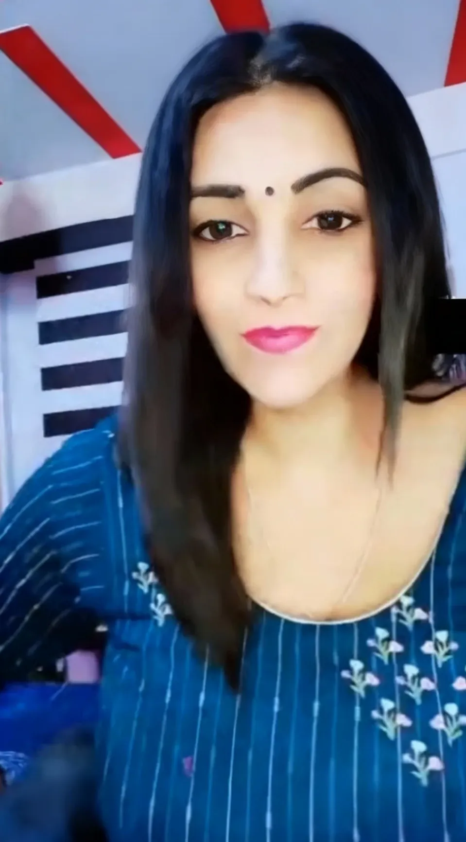 Hot Wife Strips Naked, Plays with Her Huge Boobs and Spreads Her Wet Pussy Wide on Chamet Live