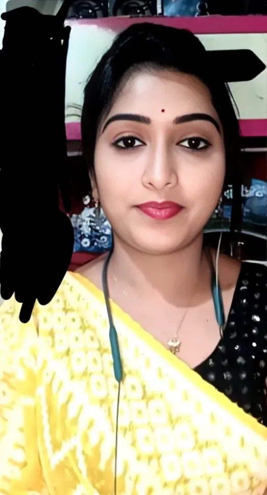 Innocent Desi Bhabhi Showing Big Boobs On Live Cam Show – Leaked MMS