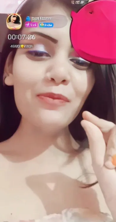 Married Desi Bhabhi MMS Strips Nude, Spreads Legs & Fingers Wet Pussy