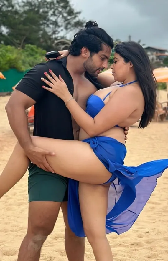 Preeti Puneet Seduced by Boyfriend Massaging Her Oil-Dripping Tits