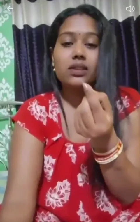 Desi Rita Aunty Strips Her Nightie, Spreading her Legs Wide & Rubs Pussy on Live Cam