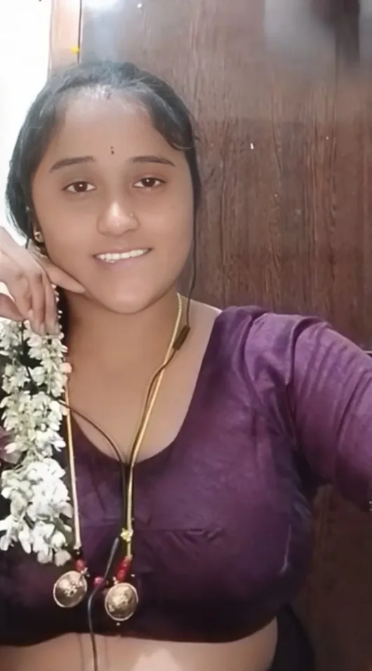Sexy Tamil Wife in Purple Blouse and Gajra Live Boob Flash