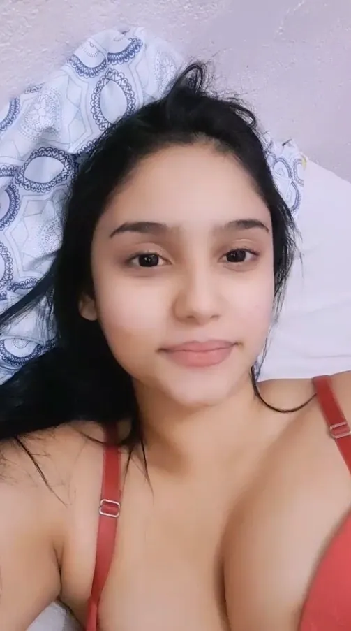 Cute Girlfriend Fully Nude Live Videocall Sex Show