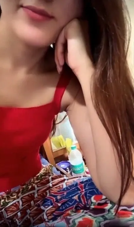 Cute Tango Streamer Gets Topless Showing Her Gorgeous Boobs On Live Cam