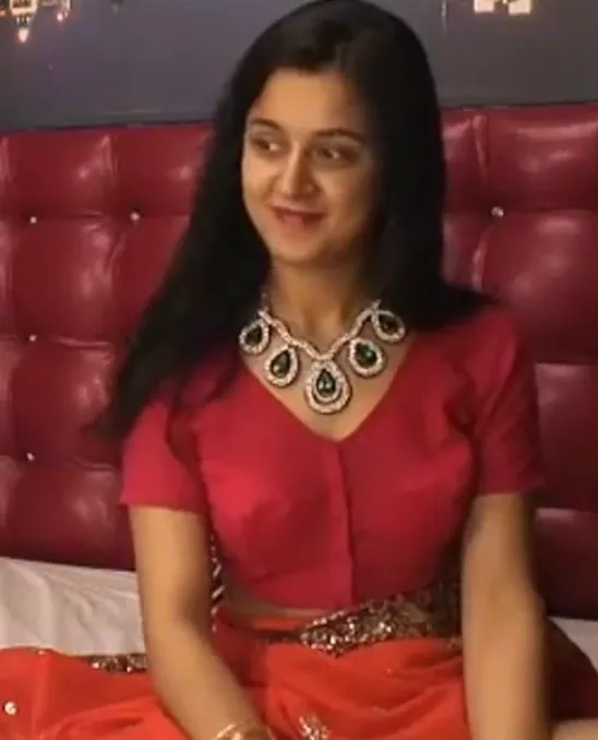 Desi Cam Girl Strips Saree, Fingers Tight Asshole On Live Cam