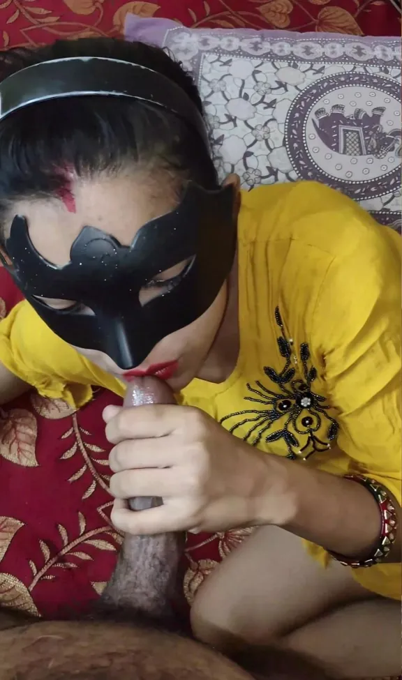 Horny Desi Bhabhi Oiled Up Cock And Fucked Hard By Her Boyfriend Fully Nude Leaked MMS