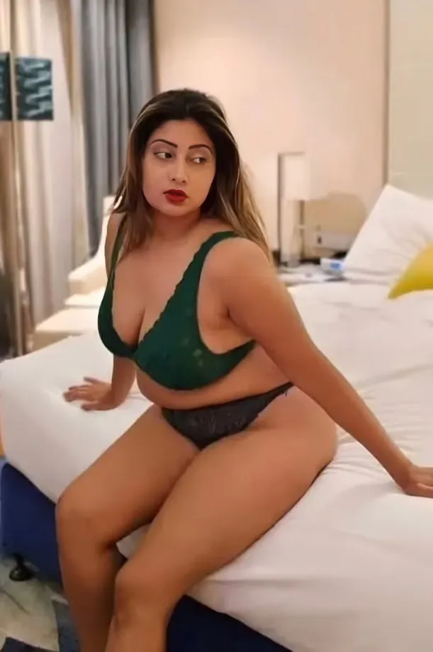 Insta Model Fariha Priyam Leaked Nude Topless Photoshoot Huge Boobs Hanging Out