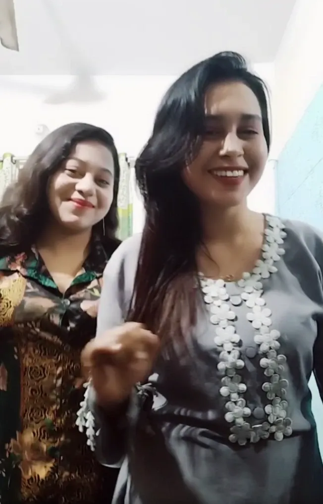 Hot lesbian chick live cam show fingering wet pussy and cumming hard