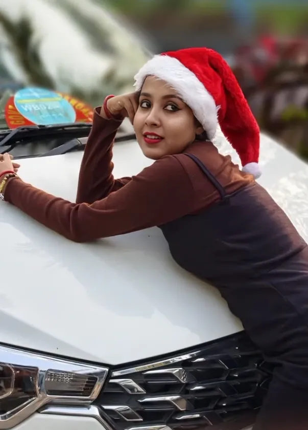 Sexy Insta Babe Strips Fully Nude and Spreads Her Pink Pussy Lips Wide Open