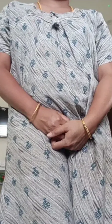 Tamil wife strips her nightie and shows full nude body on videocall service