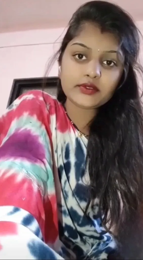 Horny Desi Bhabhi Showing Big Boobs on Chamet Live Cam Show for Fans