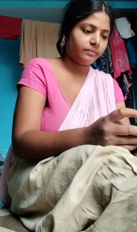 Desi Youtuber Husan Ki Pari Leaked MMS Showing Big Boobs And Finging Pussy Pissing