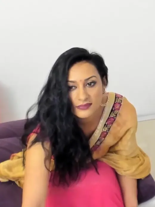 Sexy NRI Babe Goes Fully Nude Teasing Her Fans, Vibrator in Her Pussy