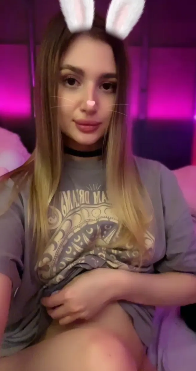 Sexy Babe Showing Her Ass and Pussy on Live Tango Show